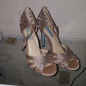 Open toe heel, rose gold, bestey johnson